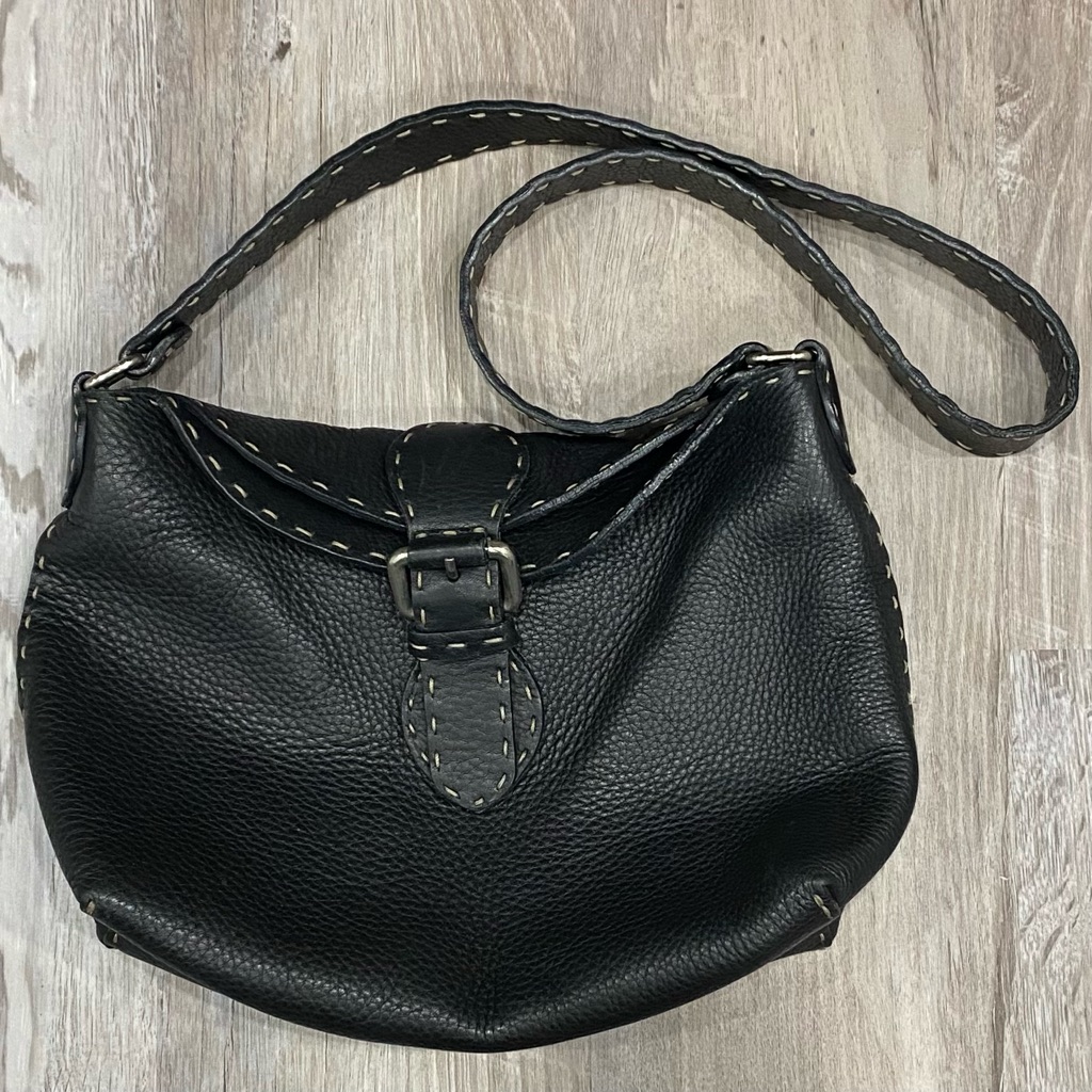 Vtg Dooney & Bourke Black Pebbled Leather With Exposed Stitching Shoulder Bag